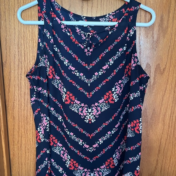 Maurices womens medium floral sleevless blouse - Picture 2 of 4